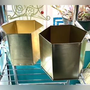 2 Indoor metal pot/candle holder/accent